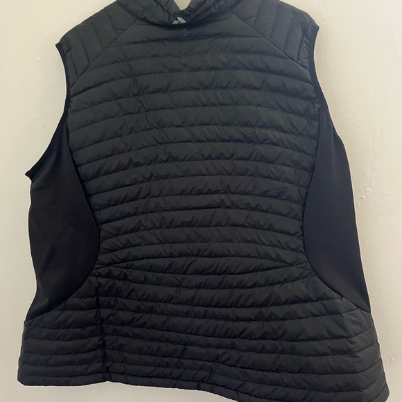 Eddie Bauer Women's Dark Quilted Vest - Picture 8 of 8